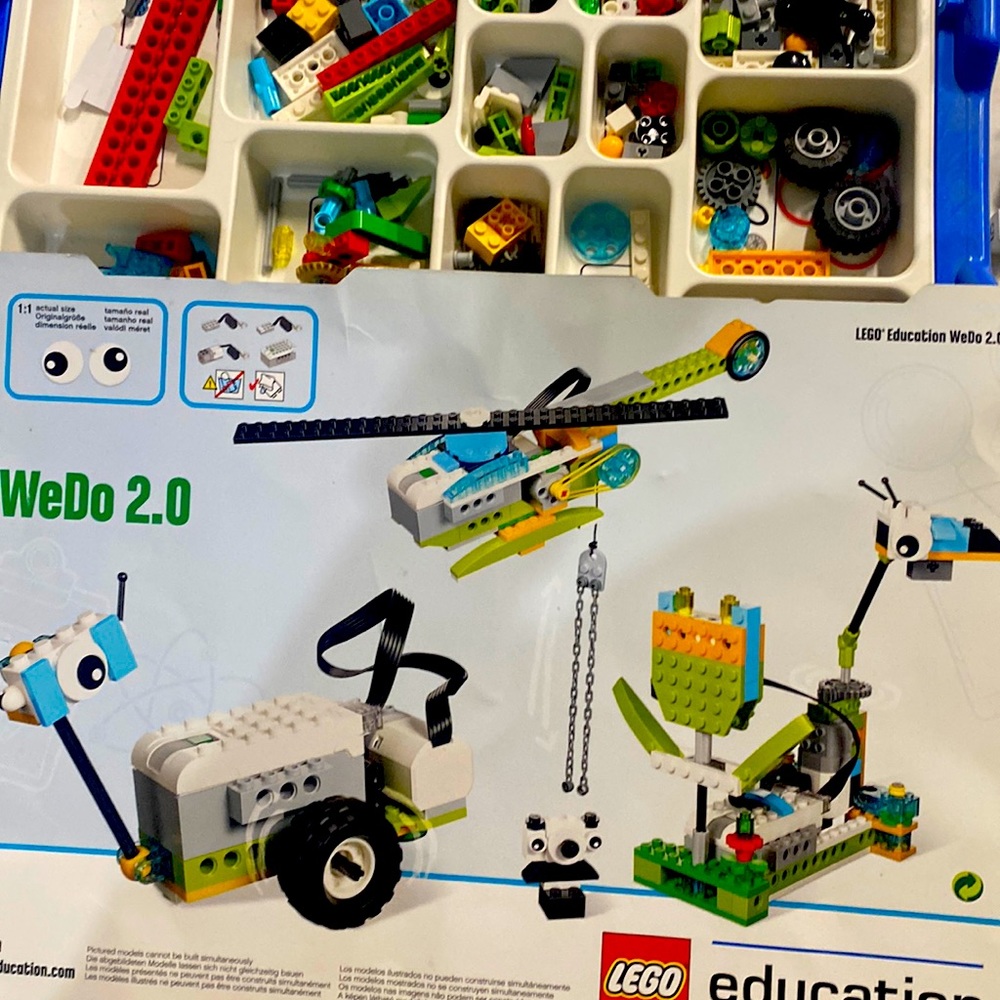 Lego WeDo 2.0 and Lego education bonus 2 pack with extra parts and motors